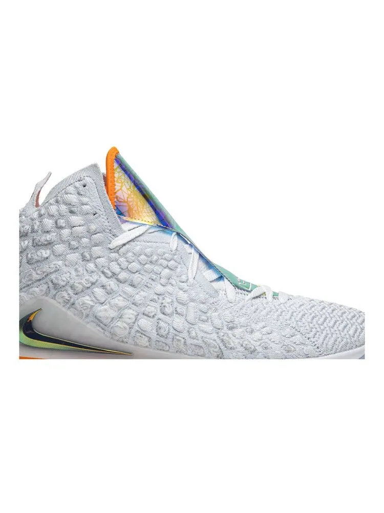 Кроссовки Nike LeBron 17 LMTD 'Future Air' — изображение 2 из 4, белый