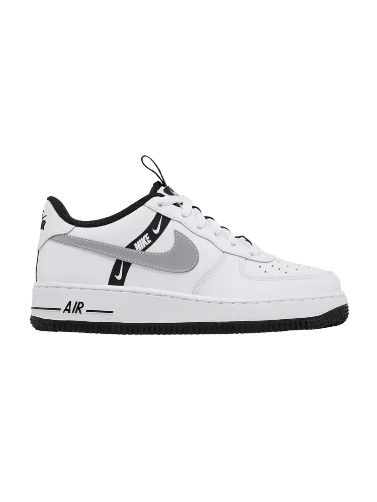 Кроссовки Nike Air Force 1 LV8 KSA GS 'Worldwide Pack - White Reflect Silver' — изображение 1 из 9, белый/черный/серебристый