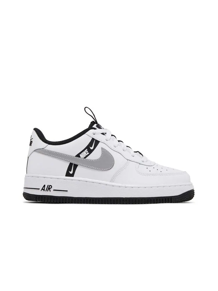 Кроссовки Nike Air Force 1 LV8 KSA GS 'Worldwide Pack - White Reflect Silver' — изображение 2 из 9, белый/черный/серебристый