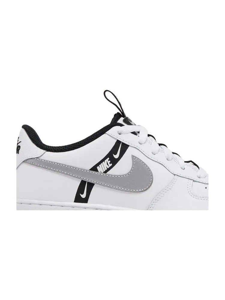 Кроссовки Nike Air Force 1 LV8 KSA GS 'Worldwide Pack - White Reflect Silver' — изображение 3 из 9, белый/черный/серебристый