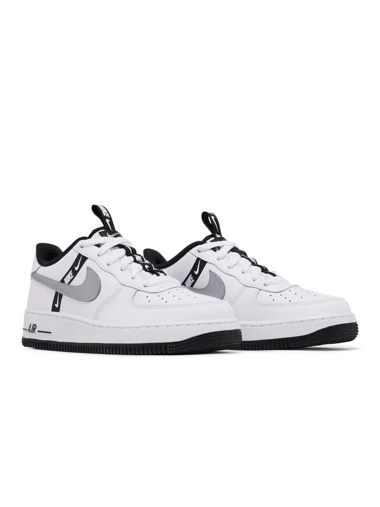 Кроссовки Nike Air Force 1 LV8 KSA GS 'Worldwide Pack - White Reflect Silver' — изображение 9 из 9, белый/черный/серебристый