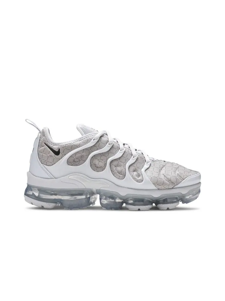 Кроссовки Nike Air VaporMax Plus 'Pure Platinum' — изображение 2 из 9, платиновый/черный