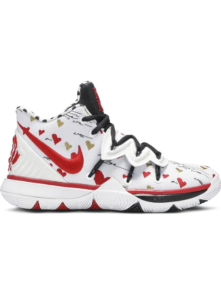 Кроссовки Nike SneakerRoom x Kyrie 5 GS 'I Love You Mom' — изображение 1 из 8, белый