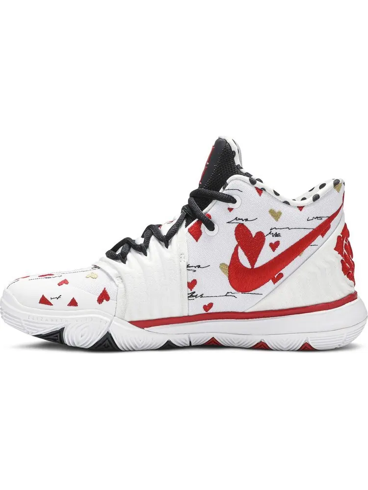Кроссовки Nike SneakerRoom x Kyrie 5 GS 'I Love You Mom' — изображение 3 из 8, белый