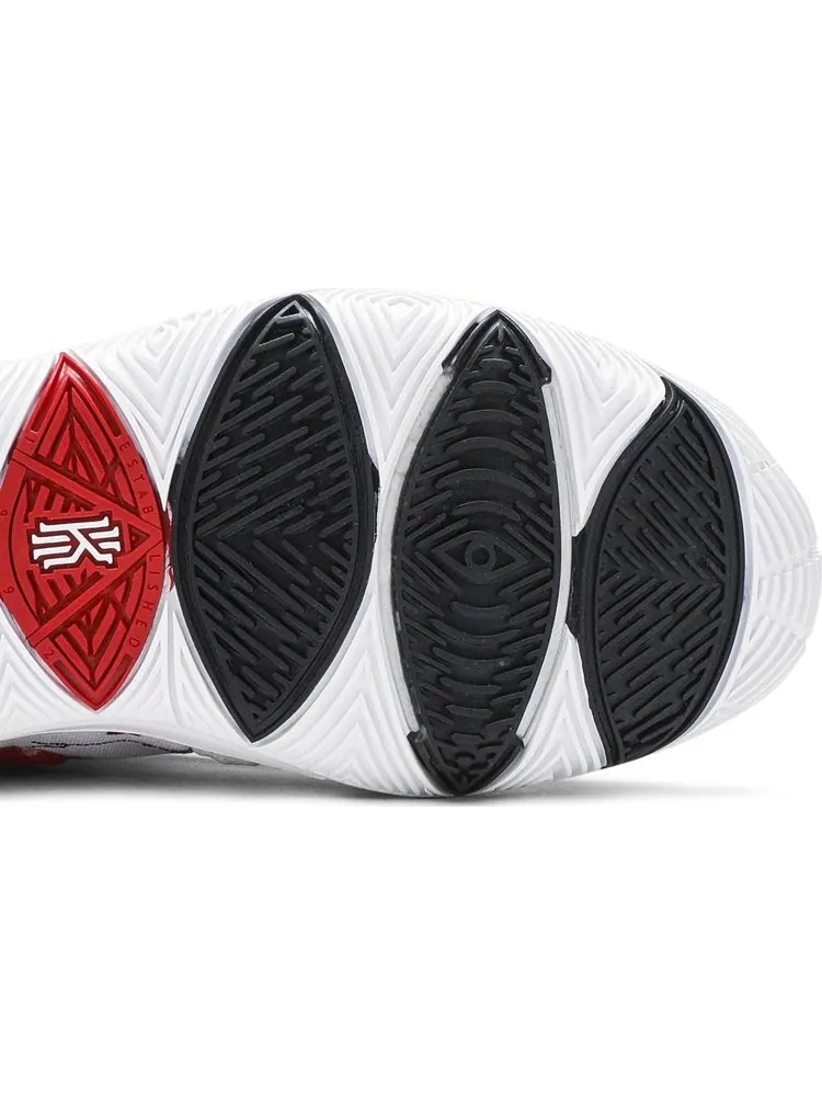 Кроссовки Nike SneakerRoom x Kyrie 5 GS 'I Love You Mom' — изображение 5 из 8, белый