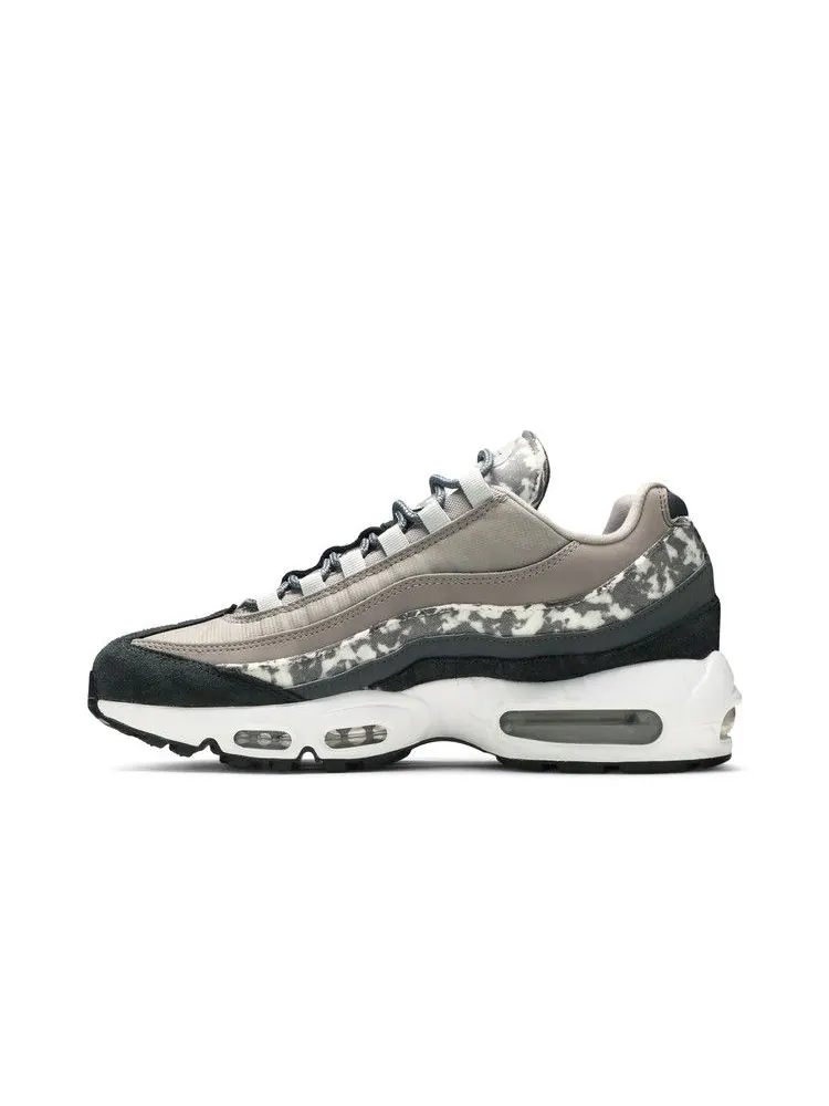 Кроссовки Nike Air Max 95 SE 'Enigma Stone Camo' — изображение 4 из 9, черный/белый/серый