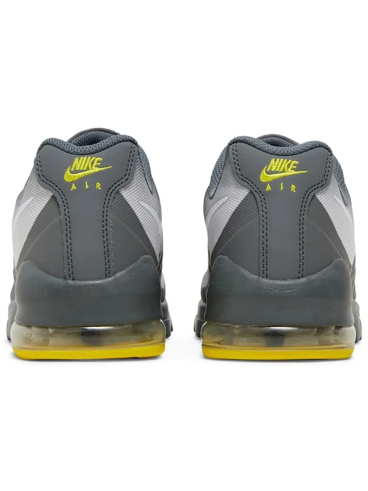 Кроссовки Nike Air Max Invigor 'Smoke Grey Opti Yellow' — изображение 6 из 8, серый