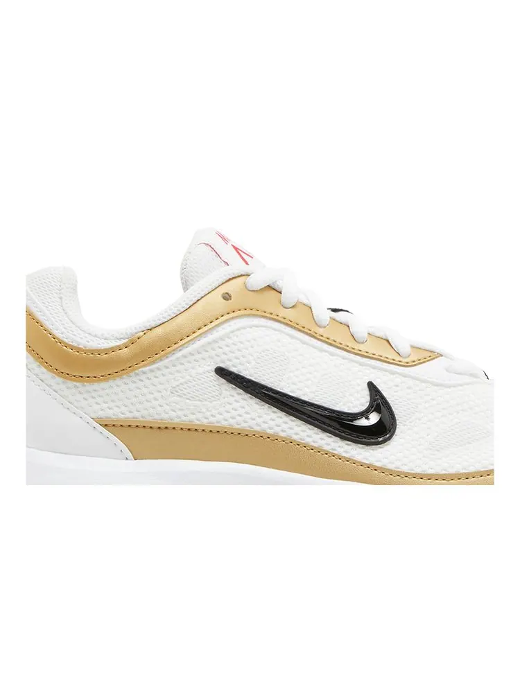 Кроссовки Wmns Air Max AP 'White Metallic Gold' — изображение 2 из 8