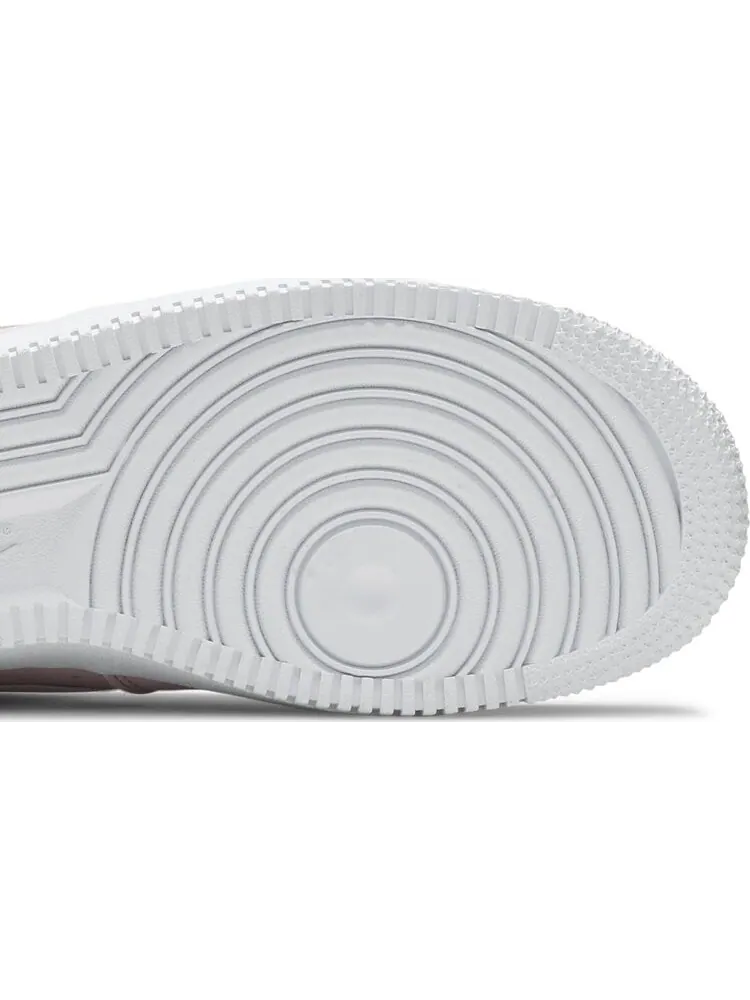 Кроссовки Nike Air Force 1 '07 LX 'Thank You Plastic Bag - Pink Foam' — изображение 5 из 8, розовый