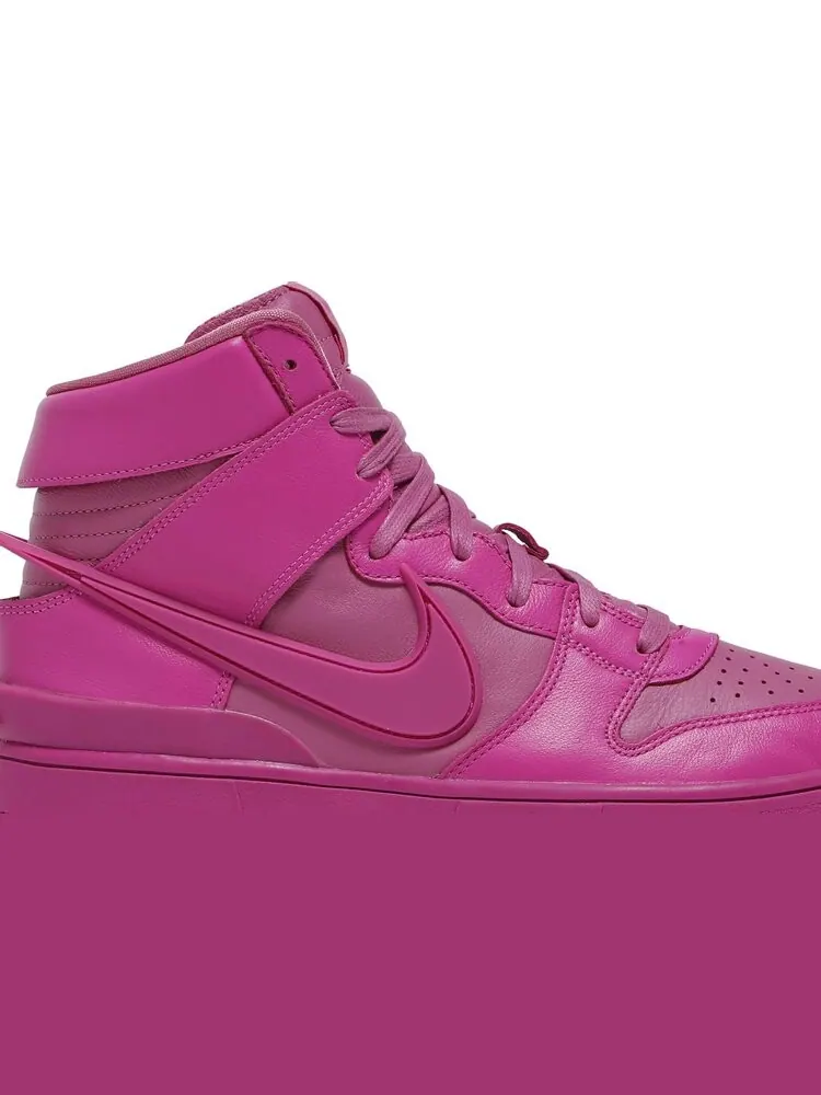 Кроссовки Nike Dunk High x AMBUSH 'Cosmic Fuchsia' — изображение 2 из 8, розовый