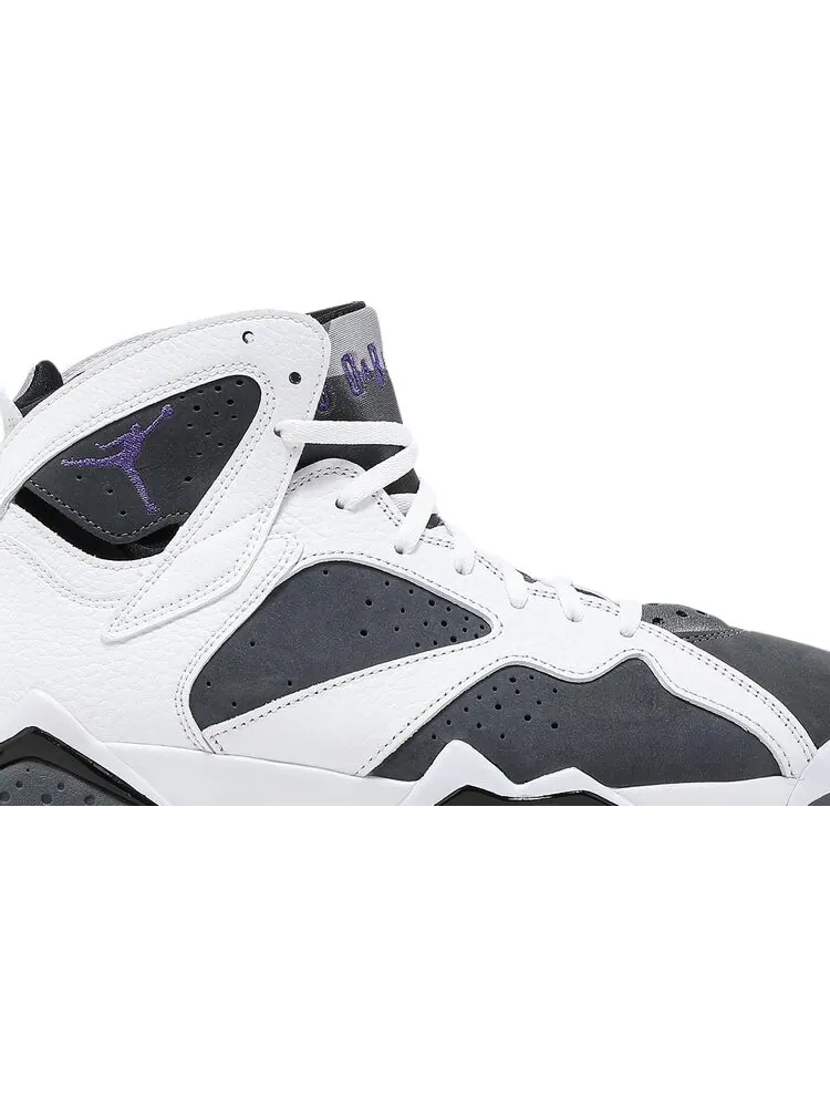 Кроссовки Air Jordan 7 Retro Flint 2021 — изображение 2 из 10, серый