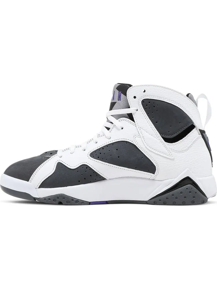 Кроссовки Air Jordan 7 Retro Flint 2021 — изображение 3 из 10, серый