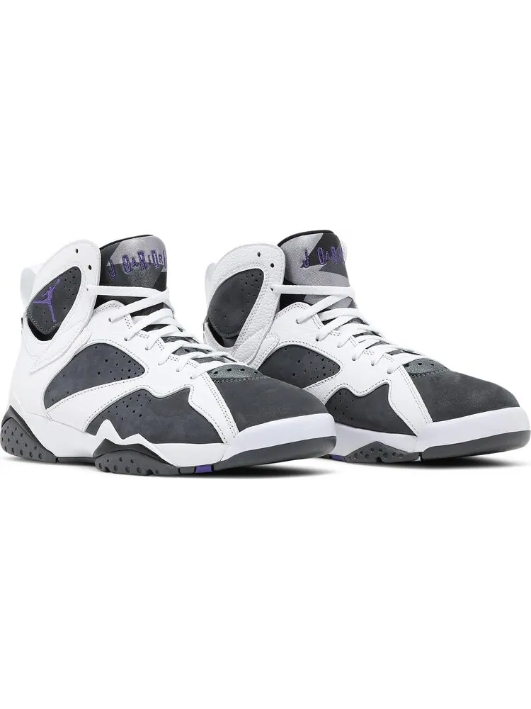 Кроссовки Air Jordan 7 Retro Flint 2021 — изображение 8 из 10, серый