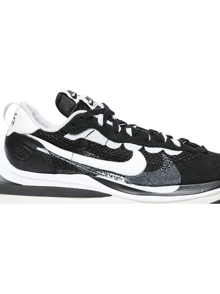 Кроссовки Nike sacai x VaporWaffle 'Black White' — изображение 2 из 8, черный