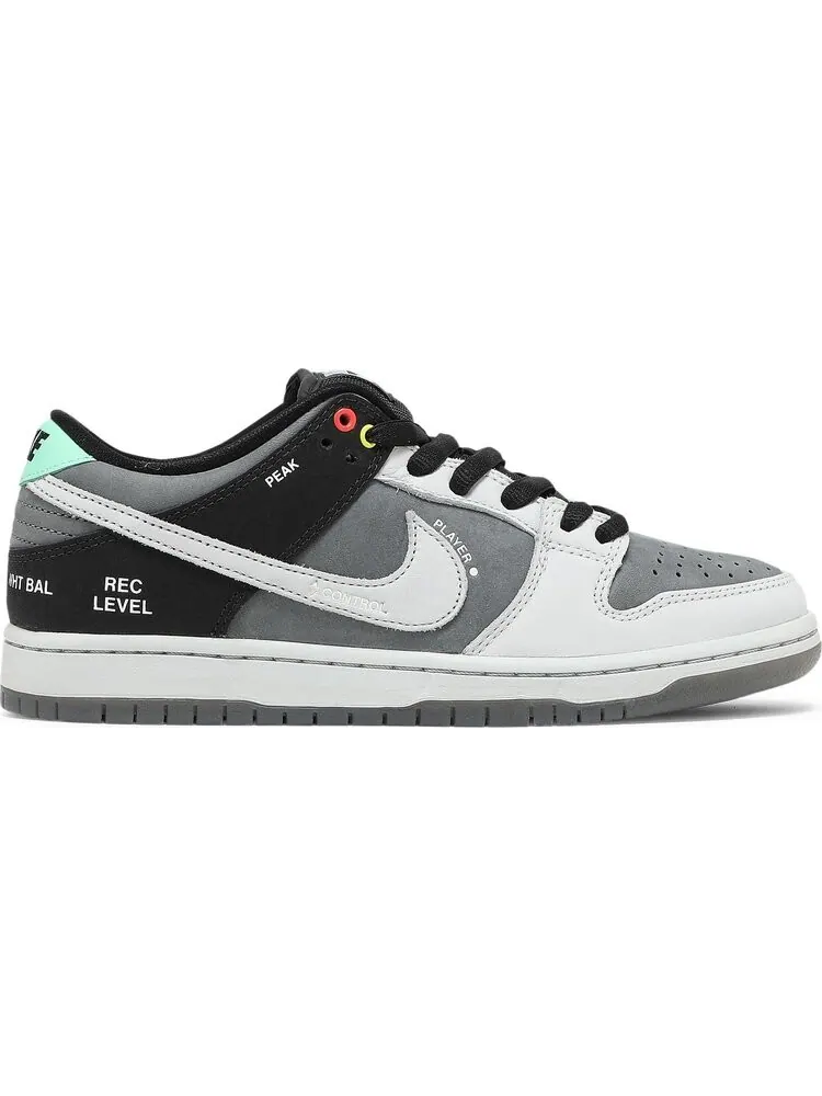 Кроссовки Nike Dunk Low SB 'Camcorder' — изображение 1 из 8, серый