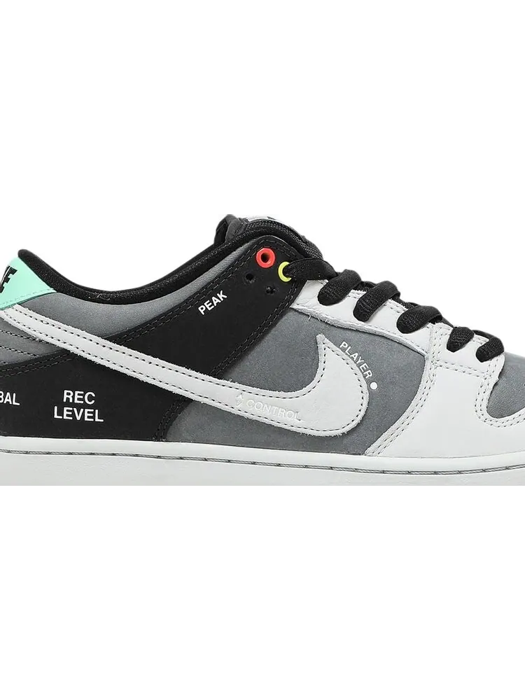 Кроссовки Nike Dunk Low SB 'Camcorder' — изображение 2 из 8, серый