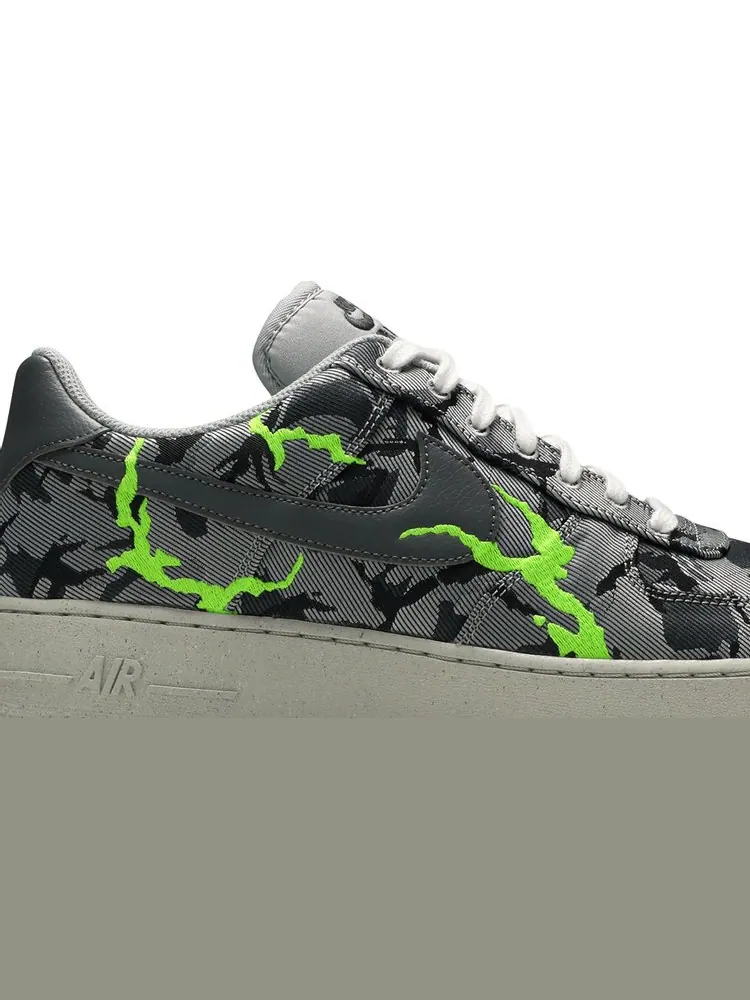 Кроссовки Nike Air Force 1 '07 LX 'Grey Camo' — изображение 2 из 8, серый