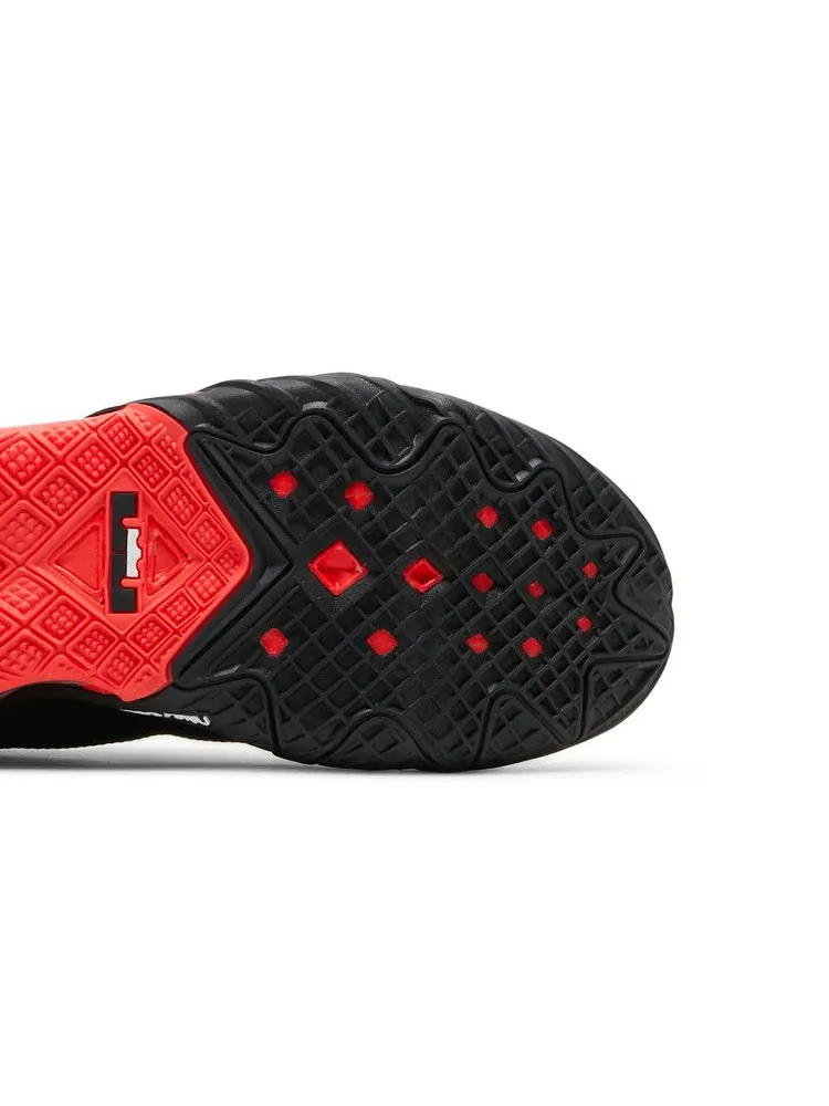 Кроссовки Nike LeBron 18 Low 'Heart of Lion' — изображение 6 из 9, черный/яркий/белый