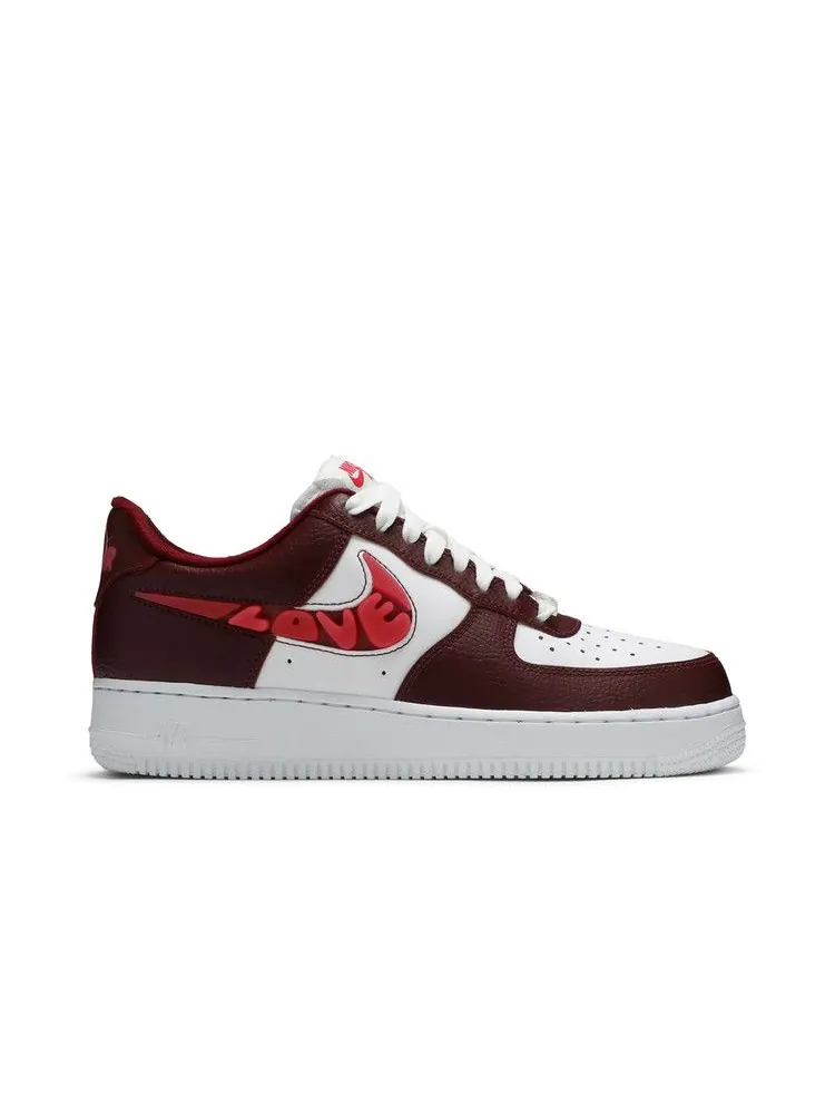 Кроссовки Nike Wmns Air Force 1 '07 SE 'Love For All - Team Red' — изображение 2 из 9