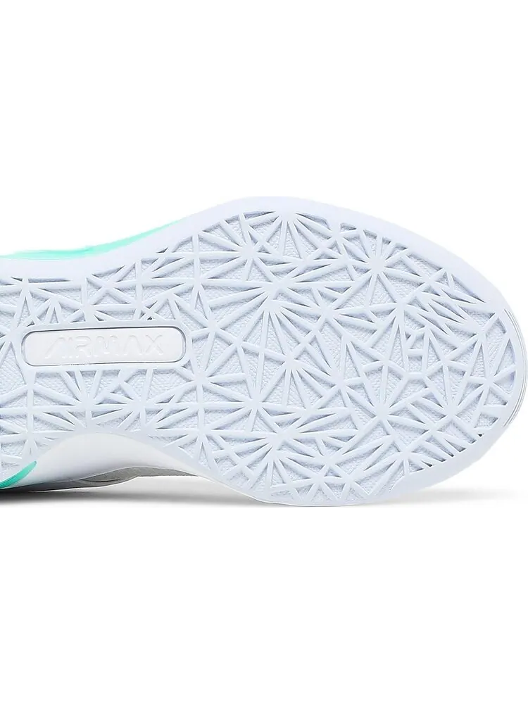 Кроссовки Nike Wmns Air Max Bella TR 4 'White Green Glow' — изображение 5 из 8, белый
