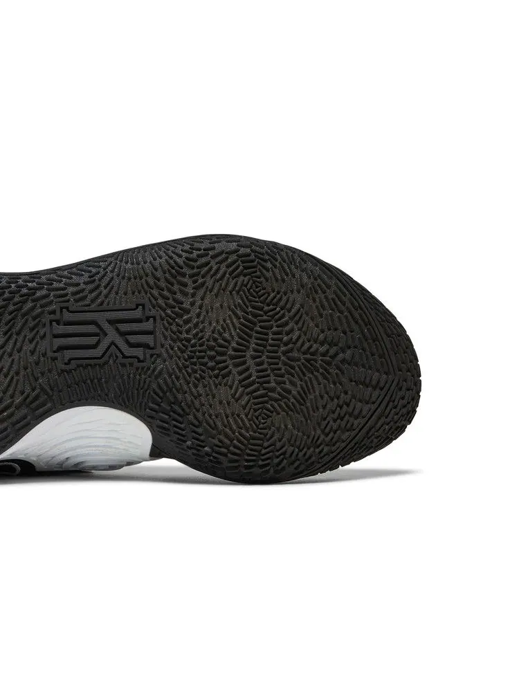 Кроссовки Nike Kyrie Low 3 TB 'Black White' — изображение 6 из 9, черный/белый/белый