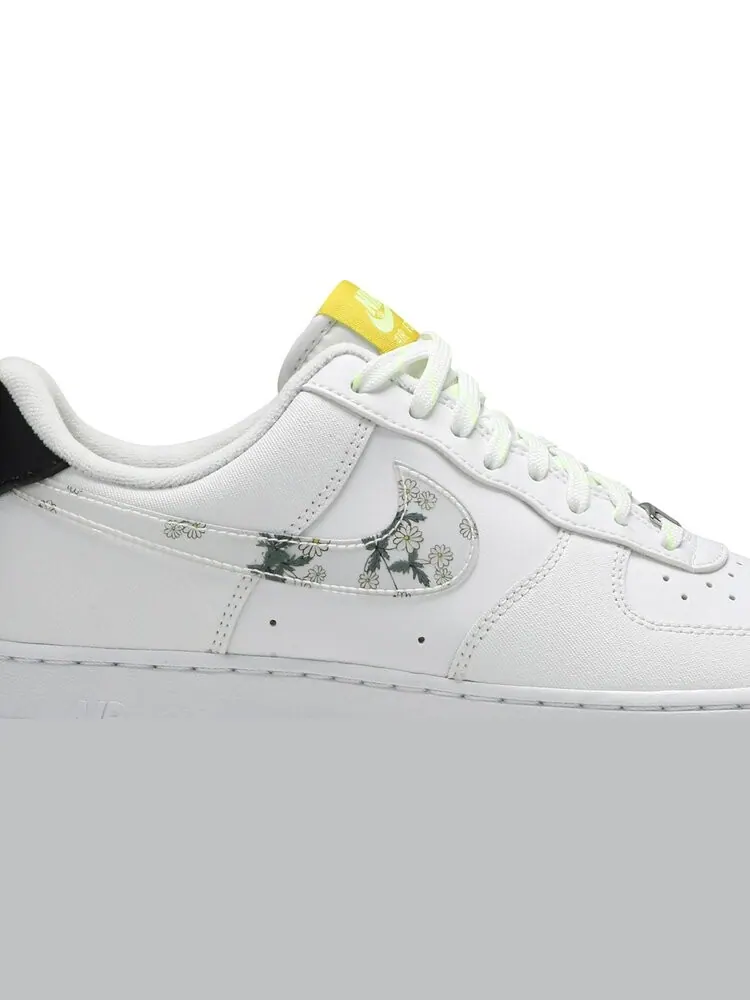 Кроссовки Nike Air Force 1 '07 LV8 'Daisy Pack — изображение 2 из 8, белый