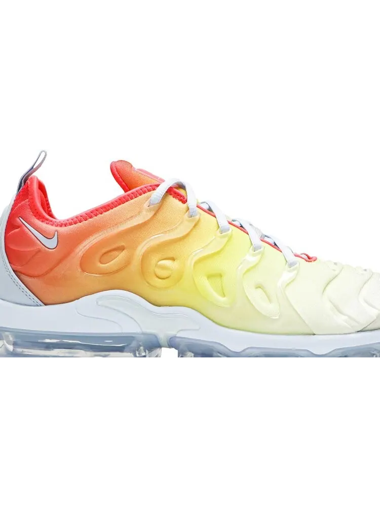 Кроссовки Nike Wmns Air VaporMax Plus 'Sunrise' — изображение 2 из 8, оранжевый