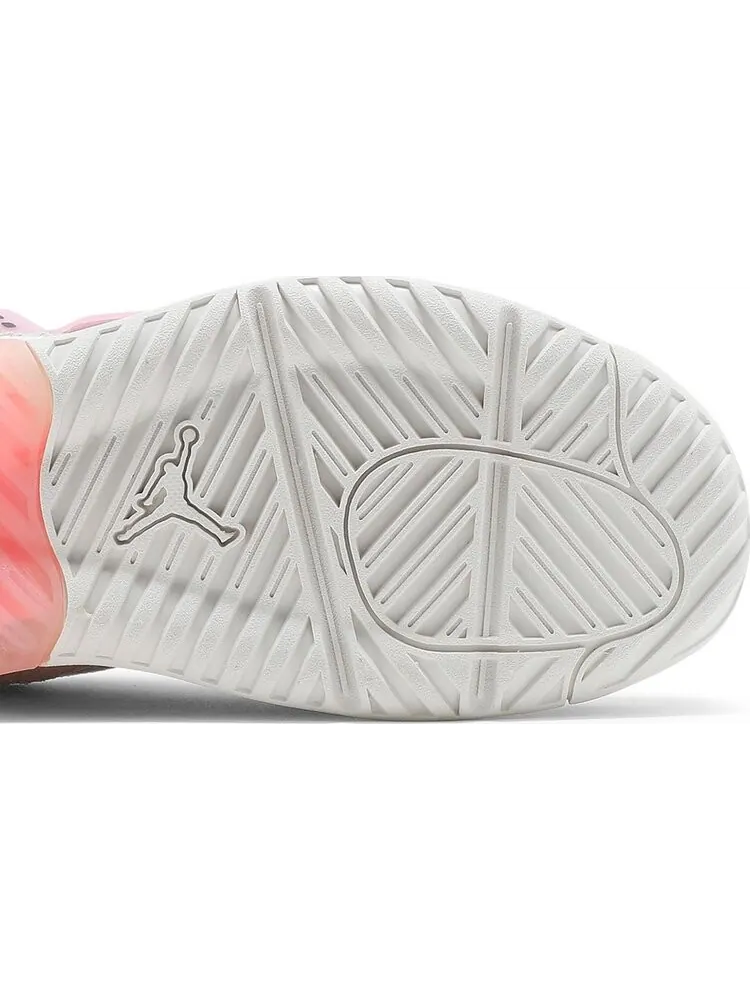 Кроссовки Wmns Jordan MA2 Light Bone Sunset Pulse — изображение 5 из 8, бежевый
