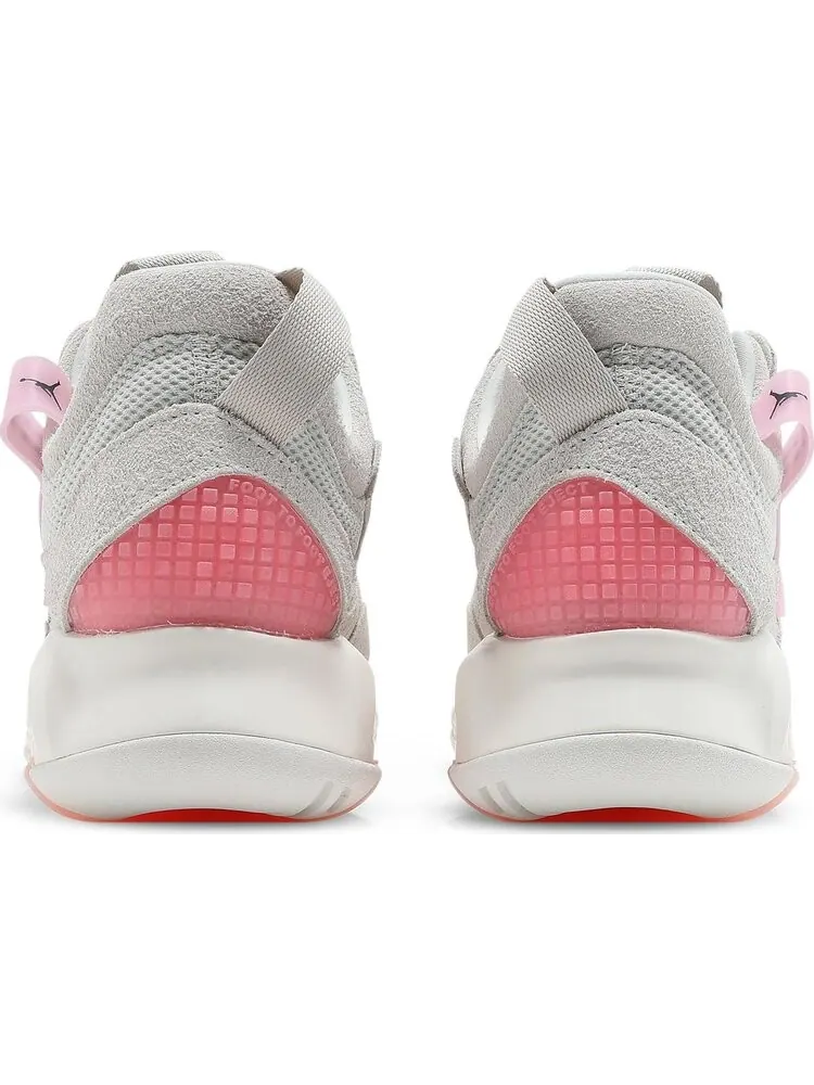Кроссовки Wmns Jordan MA2 Light Bone Sunset Pulse — изображение 6 из 8, бежевый