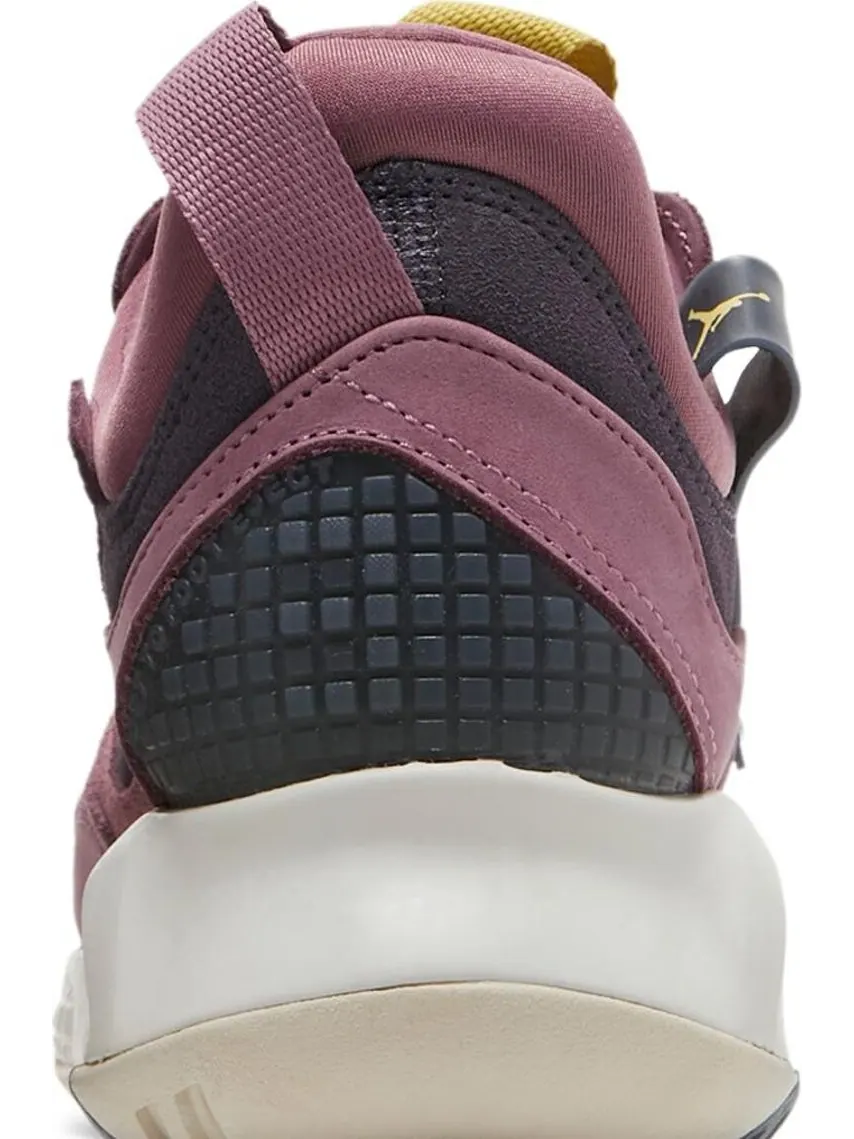 Кроссовки Wmns Jordan MA2 Light Mulberry — изображение 7 из 8, розовый