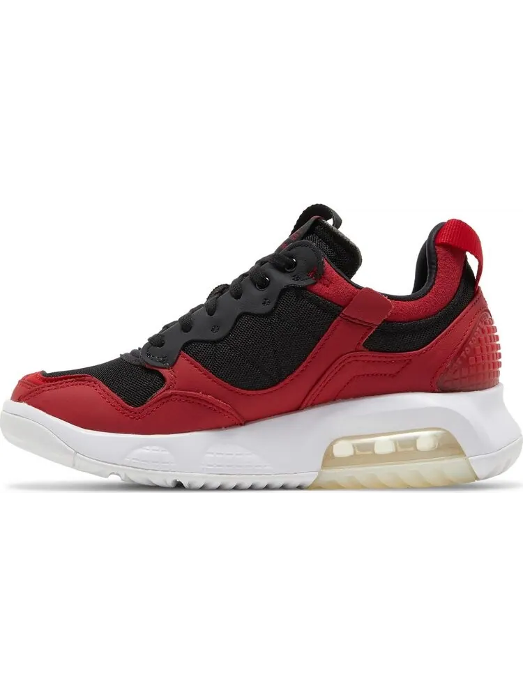 Кроссовки Wmns Jordan MA2 Bred — изображение 3 из 8, красный