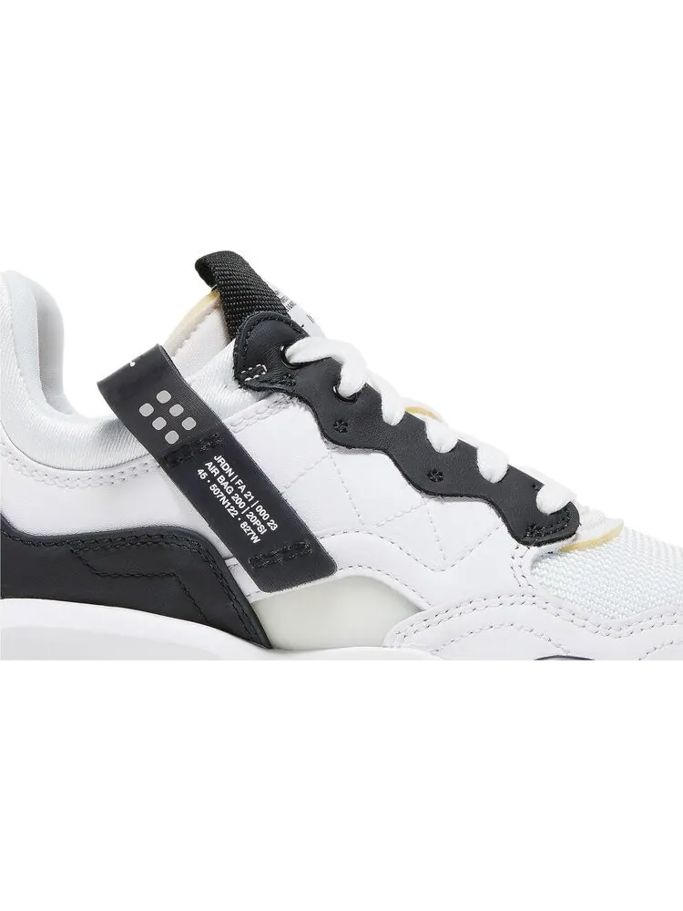 Кроссовки Jordan MA2 GS Light Smoke Grey University Red — изображение 2 из 8, белый
