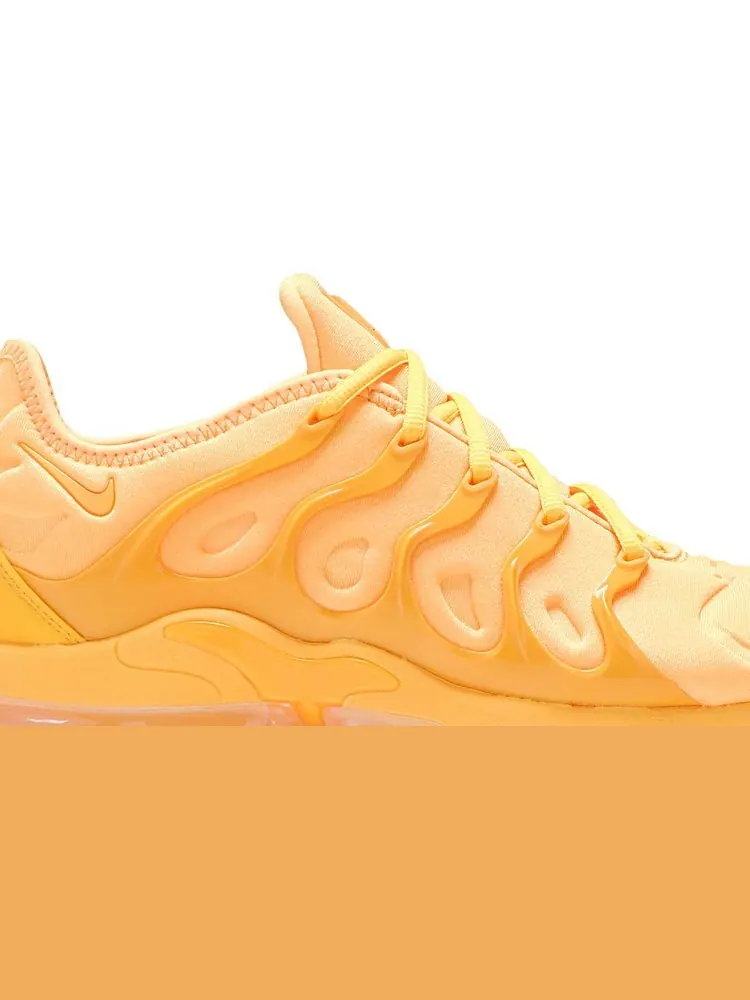 Кроссовки Nike Wmns Air VaporMax Plus 'Orange' — изображение 2 из 8, оранжевый