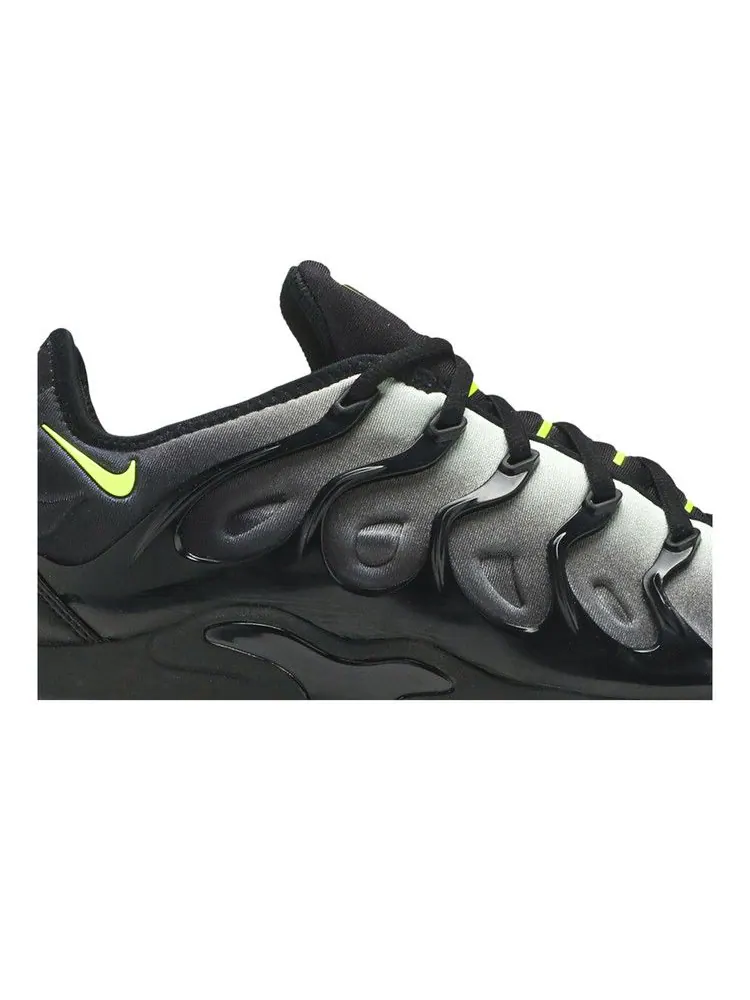 Кроссовки Nike Air VaporMax Plus 'Neon' — изображение 3 из 9, черный