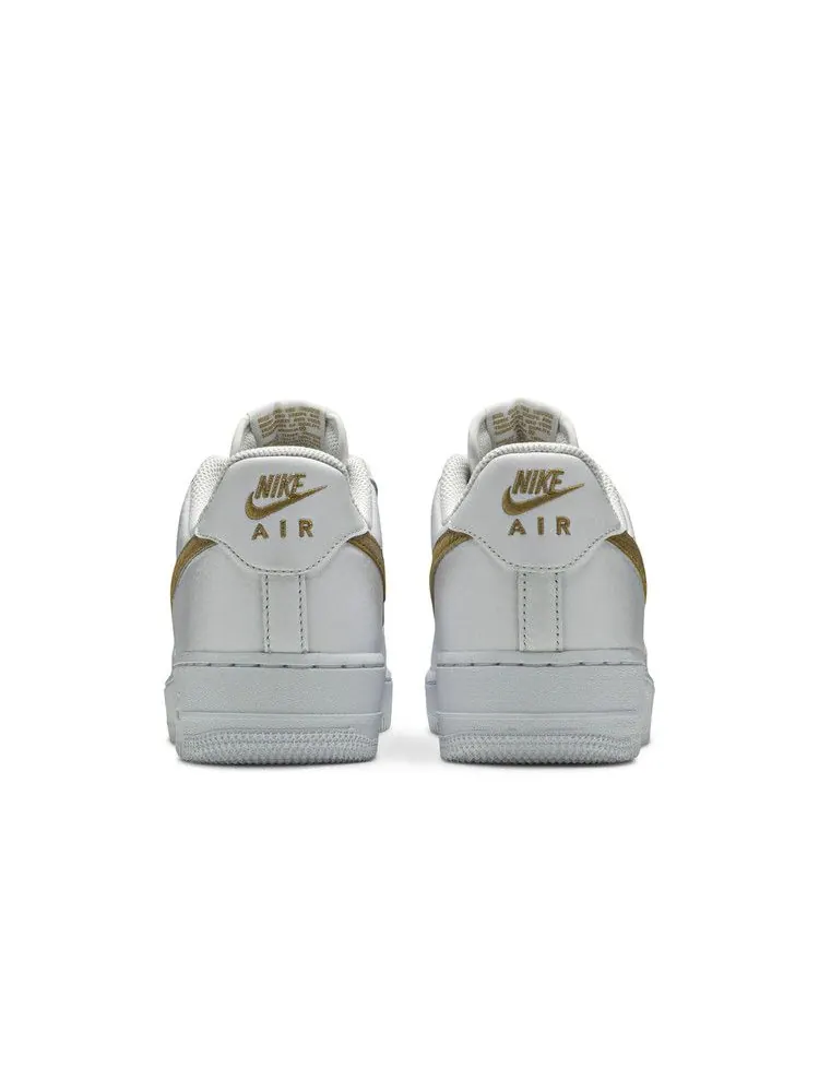 Кроссовки Nike Air Force 1 Low 'Club Gold Swoosh' — изображение 7 из 9, белый/золотистый