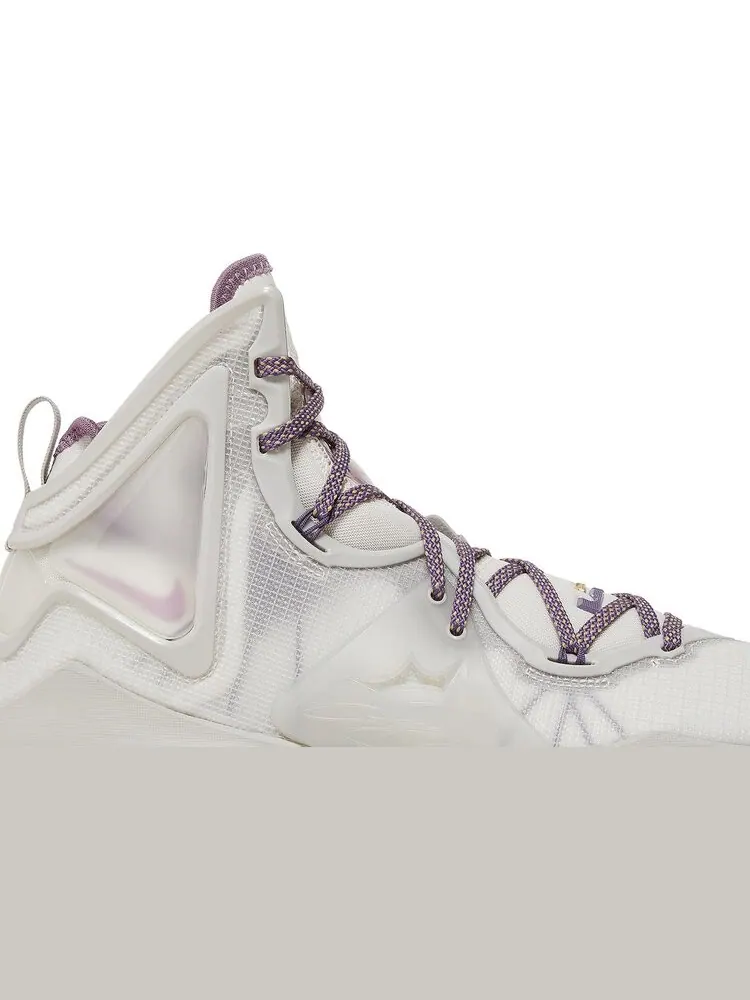 Кроссовки Nike LeBron 19 'The Cast' — изображение 2 из 8, бежевый