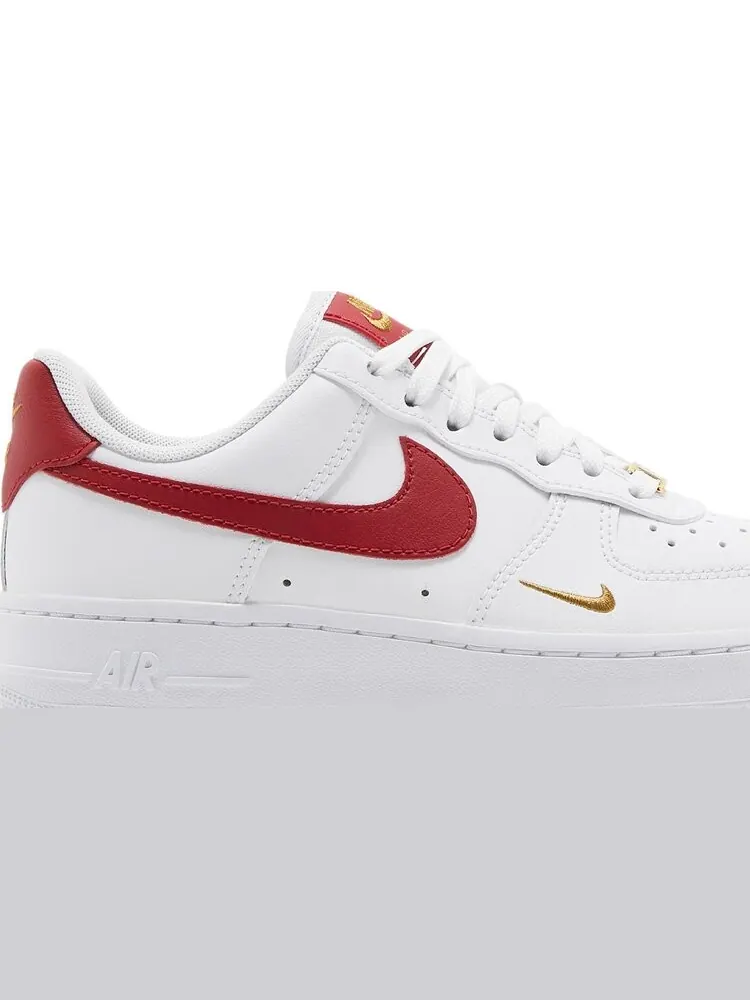 Кроссовки Nike Wmns Air Force 1 Essential Low 'White Gym Red' — изображение 2 из 8, красный