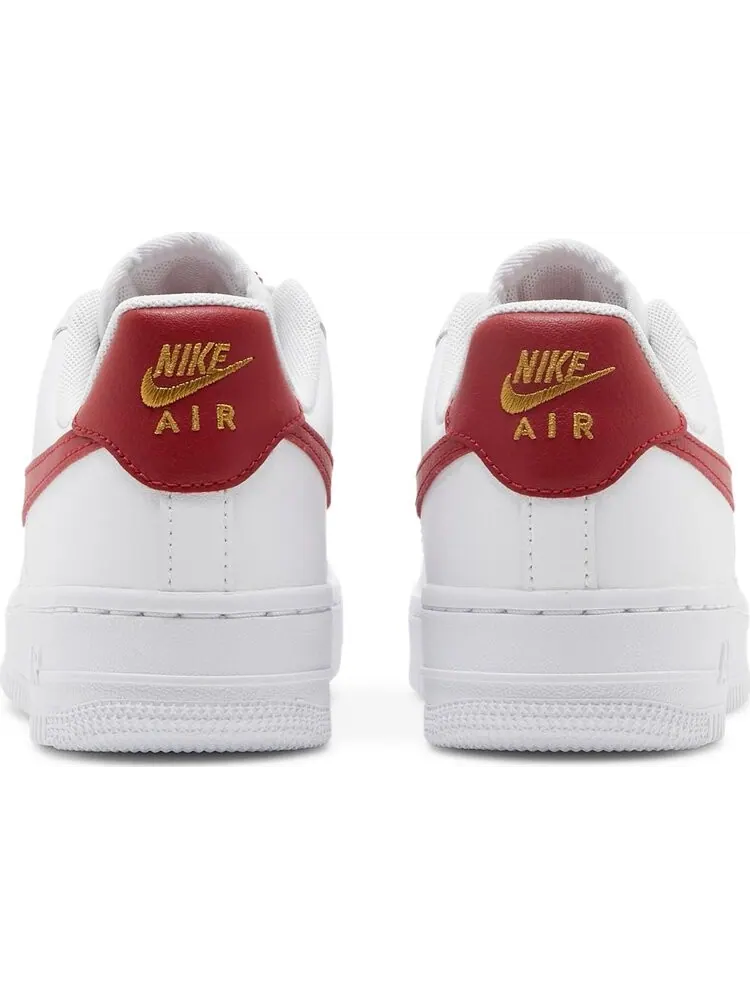 Кроссовки Nike Wmns Air Force 1 Essential Low 'White Gym Red' — изображение 6 из 8, красный