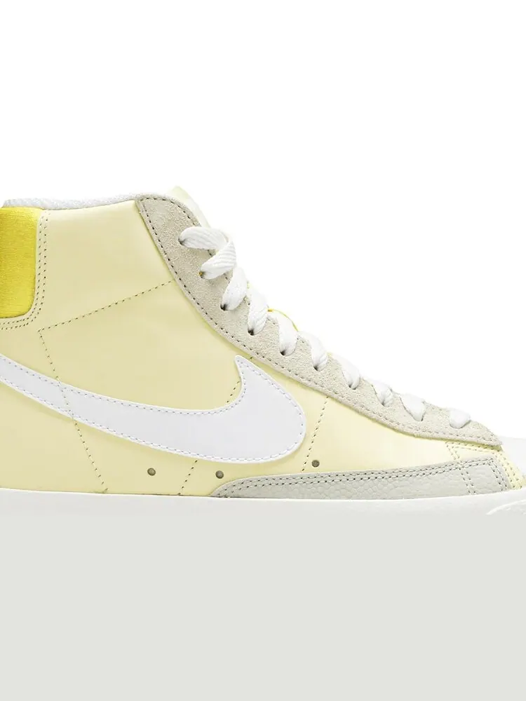 Кроссовки Nike Wmns Blazer Mid '77 'Bicycle Yellow' — изображение 2 из 8, желтый