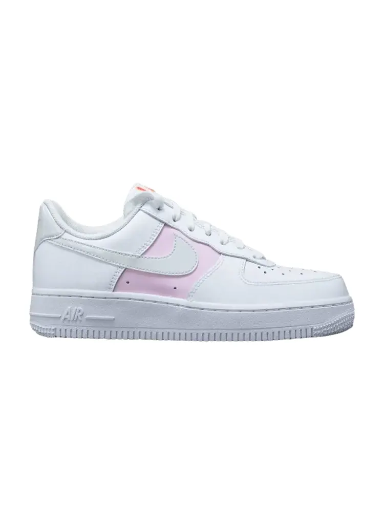 Кроссовки Nike Wmns Air Force 1, 07 SE Premium — изображение 1 из 1, белый розовый