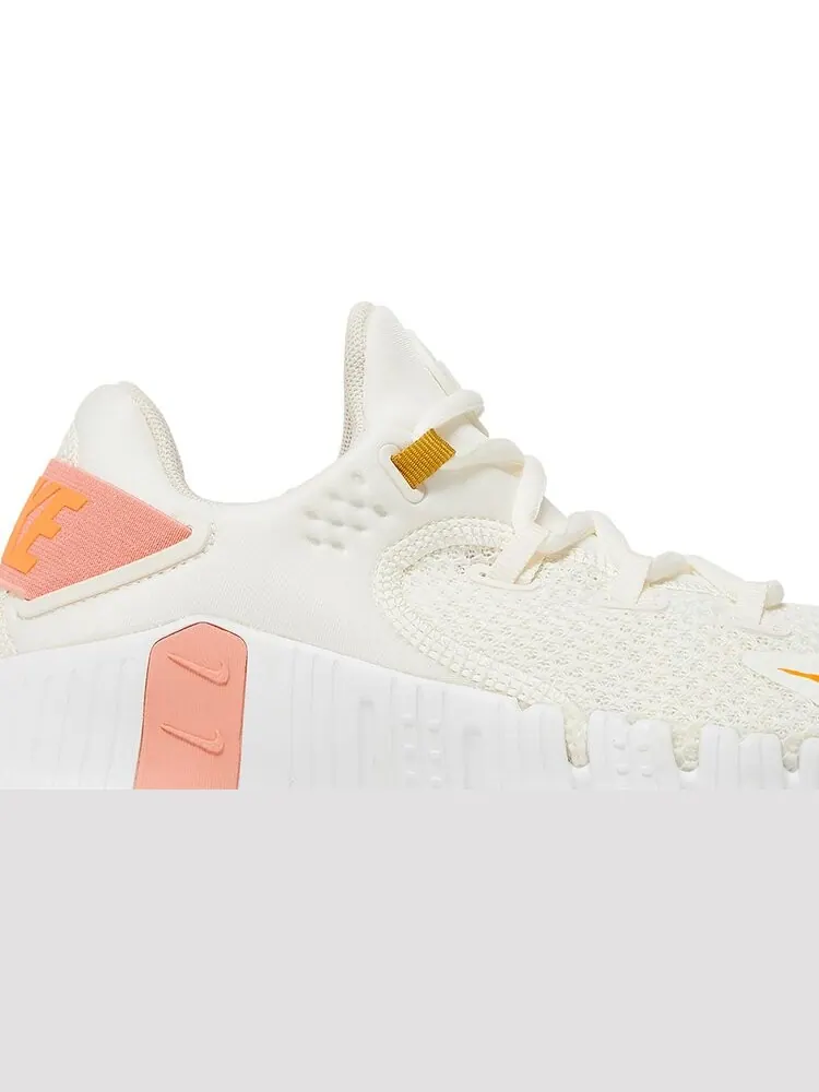 Кроссовки Nike Wmns Free Metcon 4 'Sail Total Orange' — изображение 2 из 8, бежевый