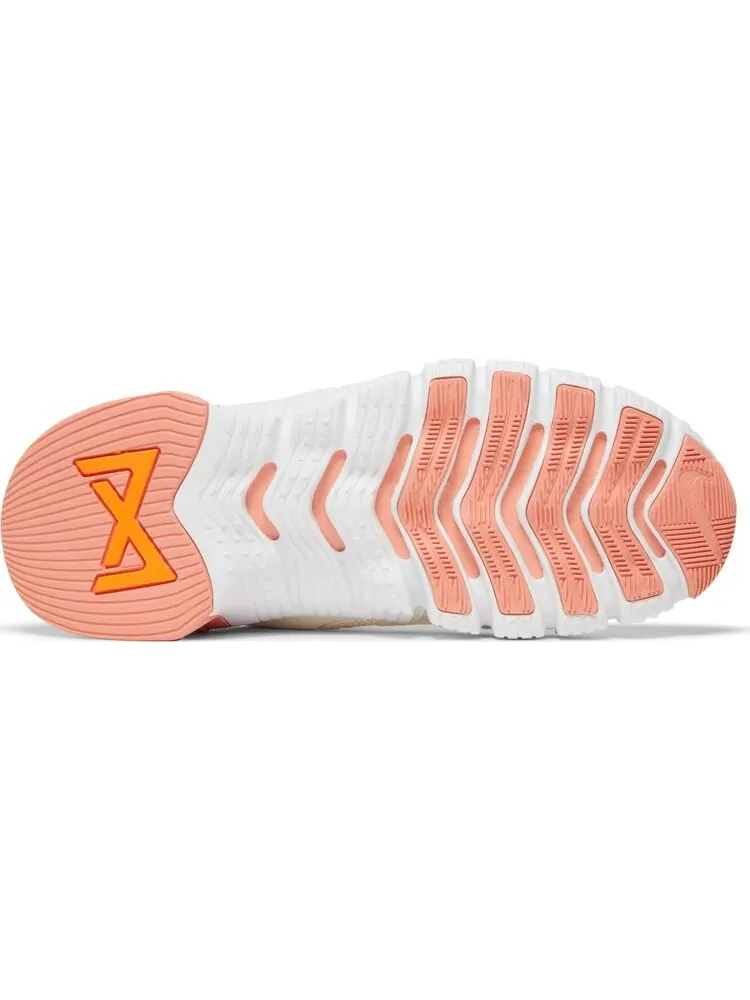 Кроссовки Nike Wmns Free Metcon 4 'Sail Total Orange' — изображение 4 из 8, бежевый