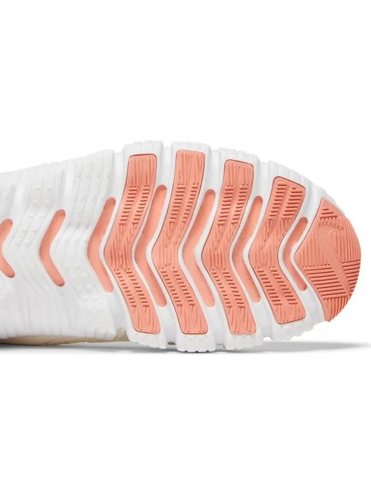 Кроссовки Nike Wmns Free Metcon 4 'Sail Total Orange' — изображение 5 из 8, бежевый