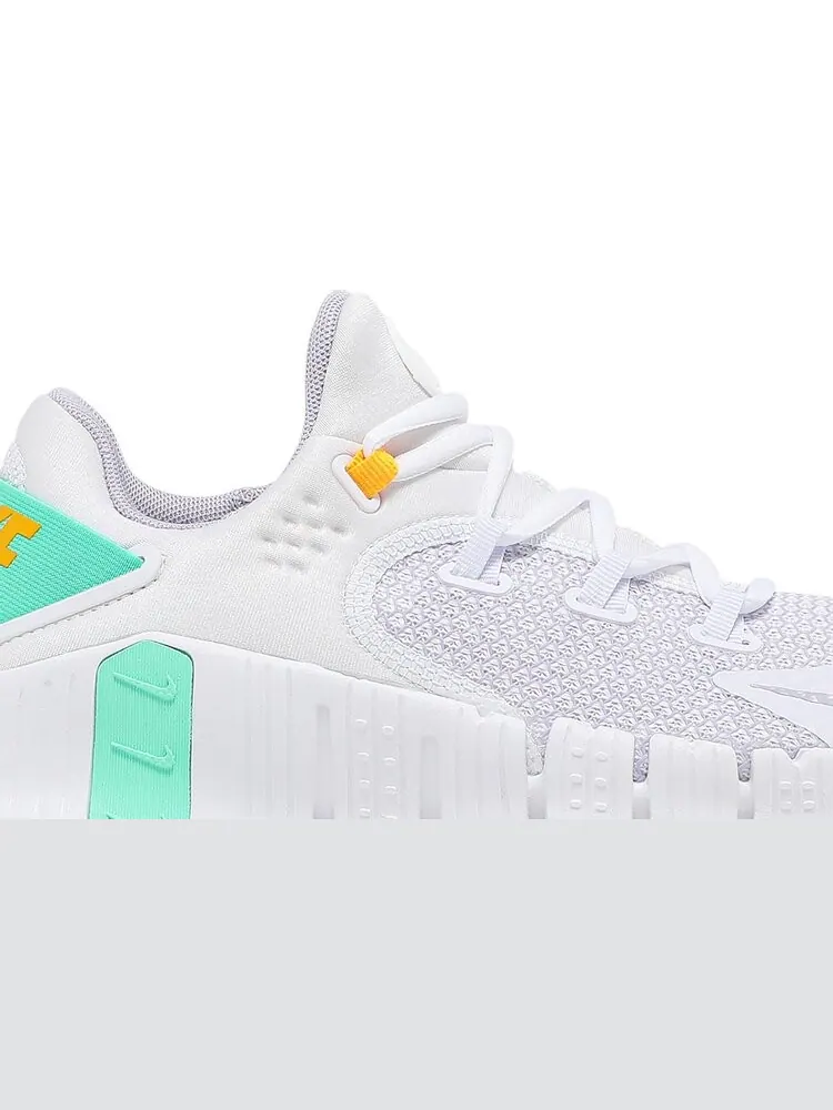 Кроссовки Nike Wmns Free Metcon 4 'White Green Glow' — изображение 2 из 8, белый
