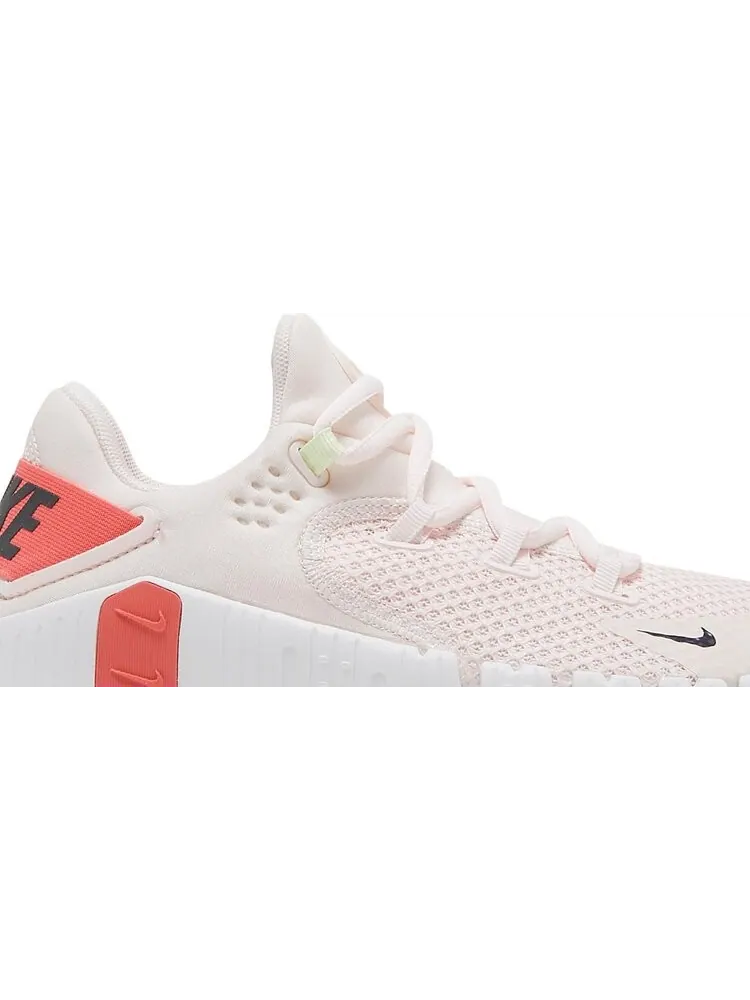 Кроссовки Nike Wmns Free Metcon 4 'Light Soft Pink Magic Ember' — изображение 2 из 8, розовый