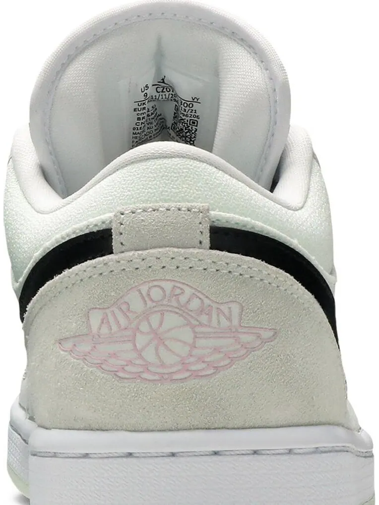 Кроссовки Wmns Air Jordan 1 Low SE Barely Green — изображение 7 из 8, зеленый
