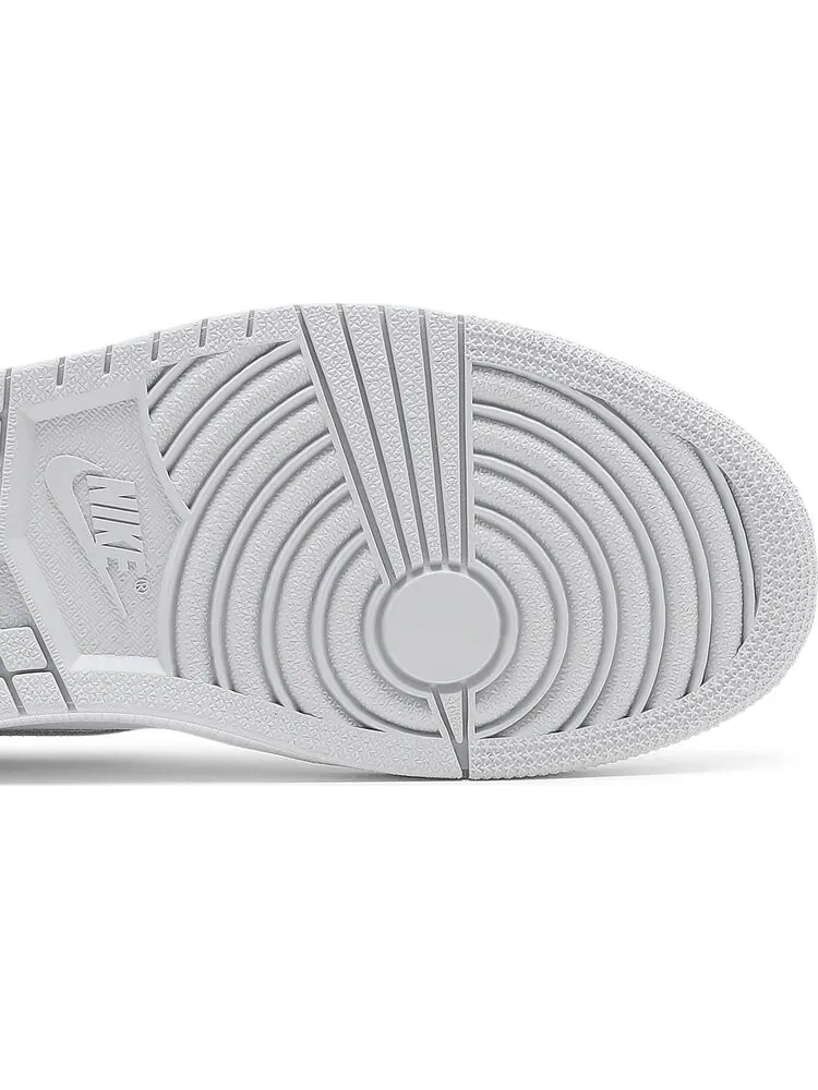 Кроссовки Air Jordan 1 Retro Low OG Neutral Grey 2021 — изображение 5 из 10, серый