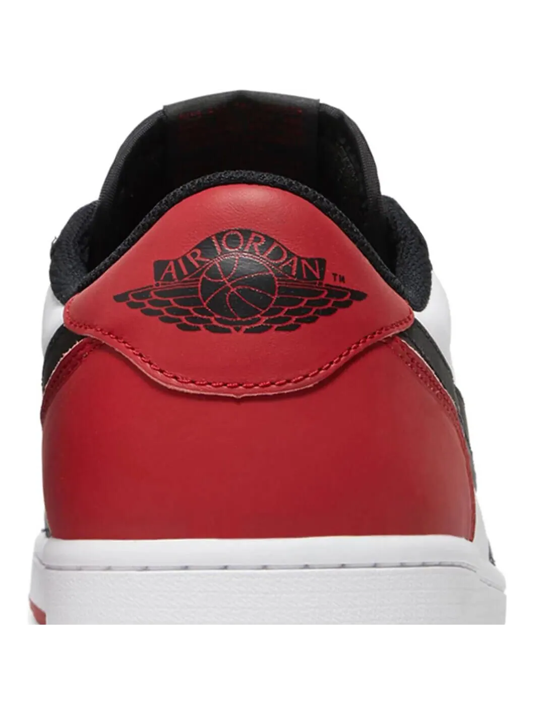 Кроссовки Nike Air Jordan 1 Retro Low OG Black Toe — изображение 8 из 10, белый/красный/черный
