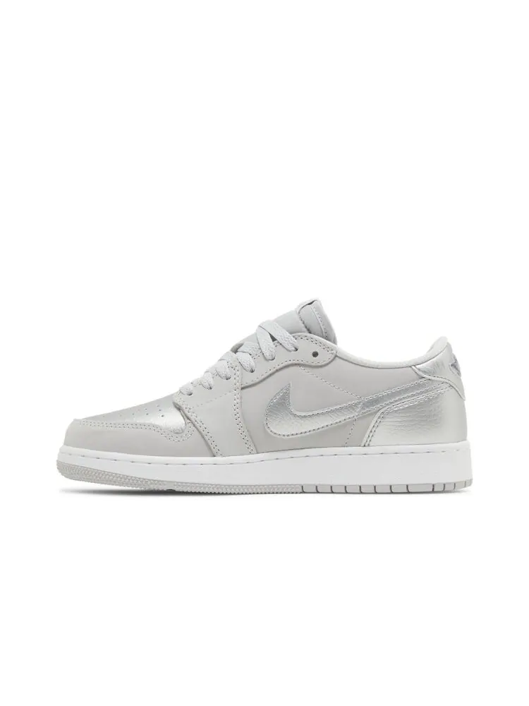 Кроссовки Air Jordan 1 Retro Low OG GS — изображение 3 из 4, серый