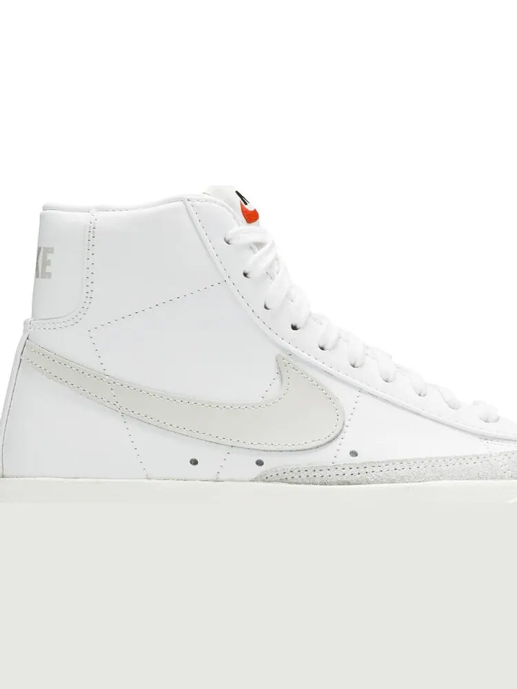 Кроссовки Nike Wmns Blazer '77 Vintage Mid 'Light Bone' — изображение 2 из 8, белый